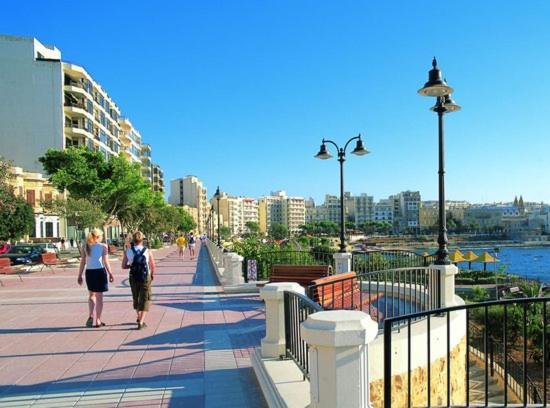 Modern 2 Bedroom Maisonette In Central Sliema Ngoại thất bức ảnh